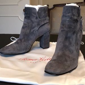 ⭐️Roger Vivier⭐️ Polly Ankle Gray Suede Bootie